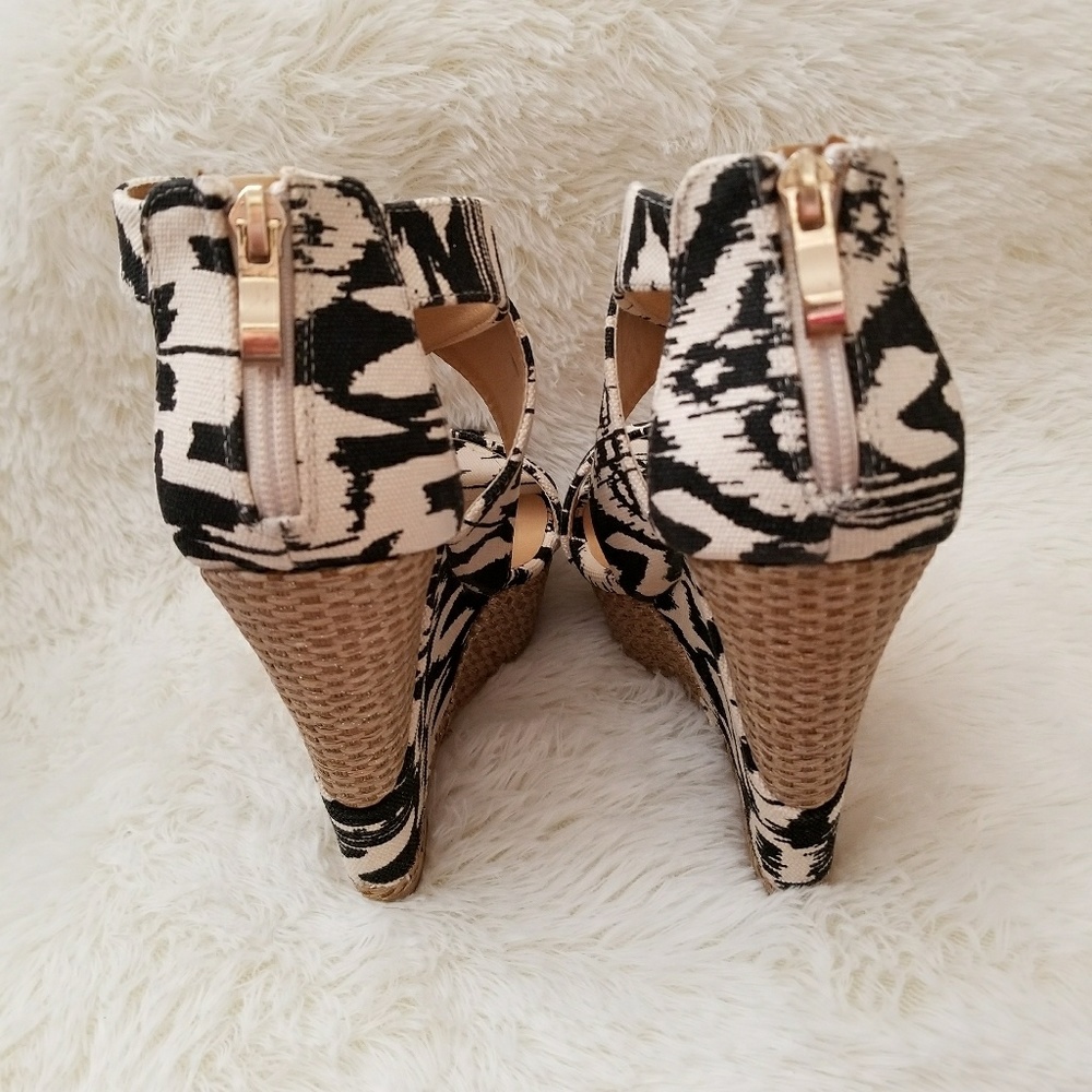 SOLD!! SUMMER WEDGES - Picture 3 of 4